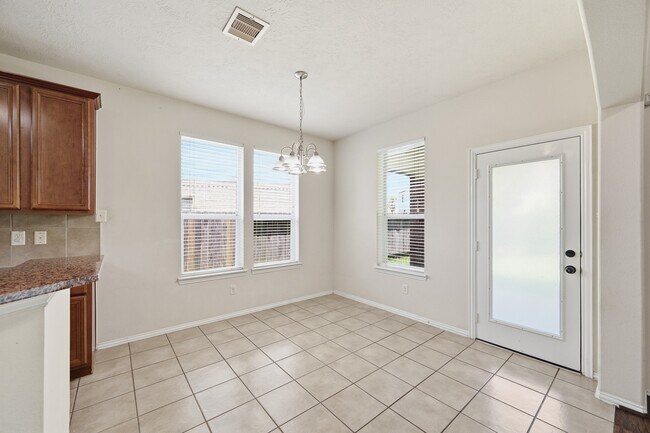 Building Photo - 2117 Rushing Spring Dr