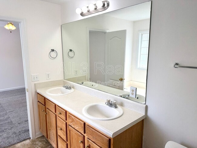 Building Photo - 49 Anna Way