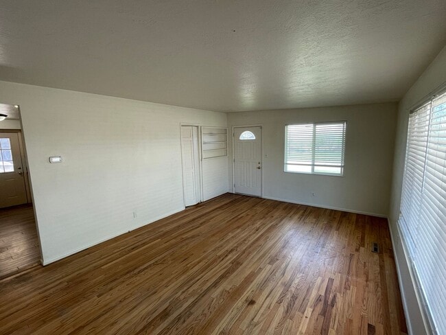 Building Photo - Beautiful 4-Bedroom Home in Desirable Holladay Neighborhood