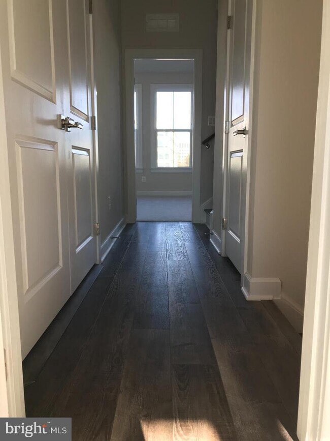 Building Photo - 12992 Hattontown Square