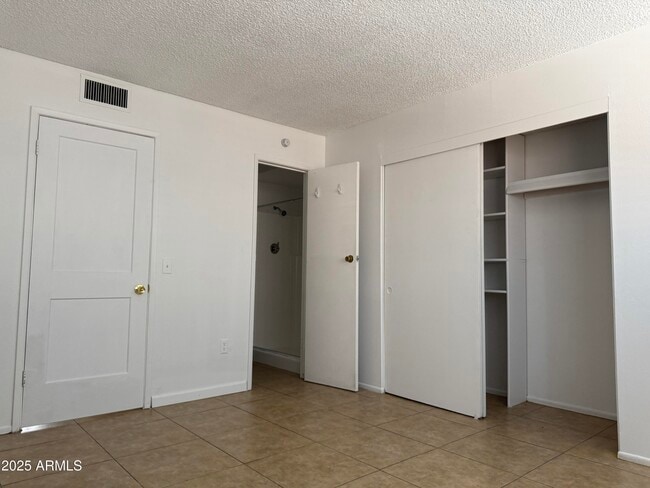 Building Photo - 5318 W Turney Ave