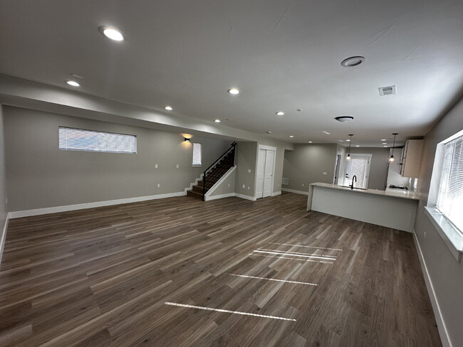 Building Photo - "Spacious & Stylish Duplex Oasis: 2 Bed, 2...