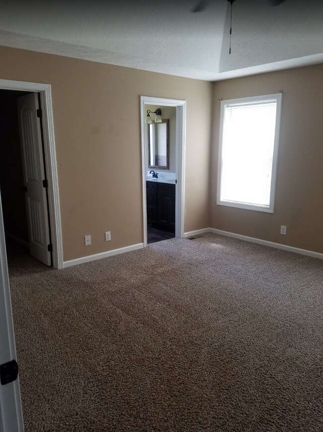 Building Photo - 501 Falkland Cir
