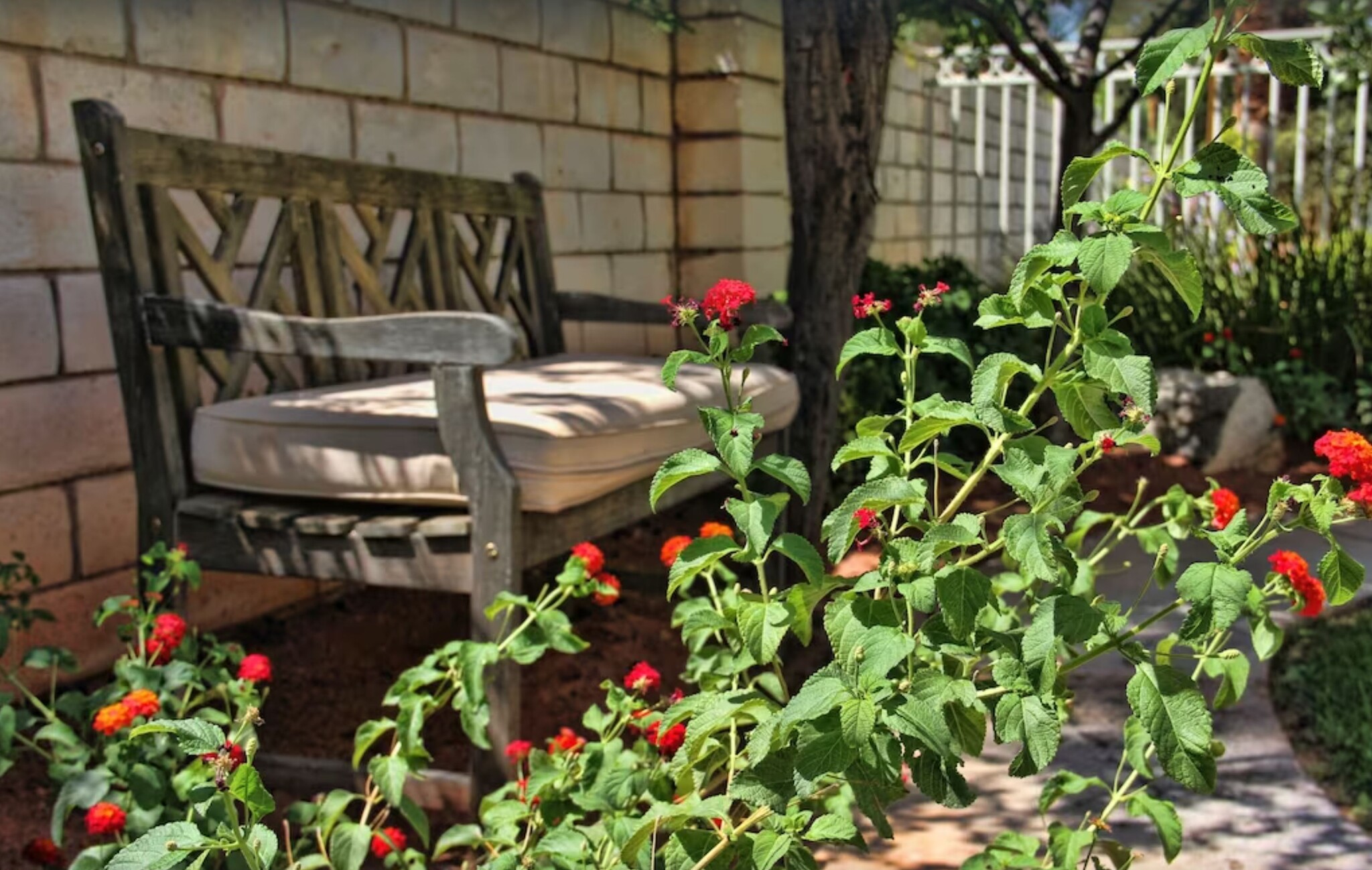 Outdoor Bench - 2312 Glenbrook Way