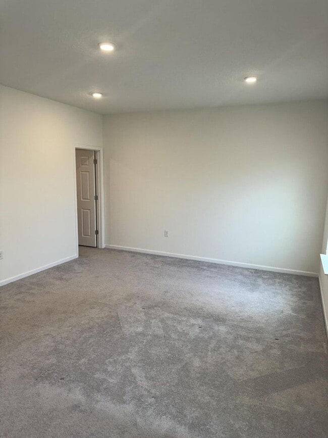 Building Photo - Charming 4 bedroom 3 bathroom in Yellow River Ranch