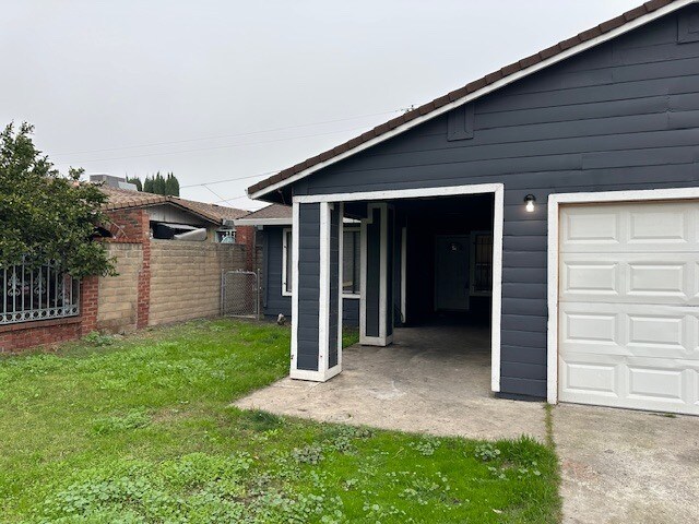 Building Photo - 3452 S Airport Way