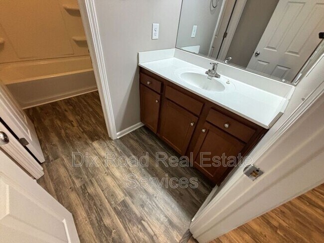 Building Photo - 209 Wexford Dr