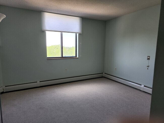 Bedroom: right side - 6500 Woodlake Dr