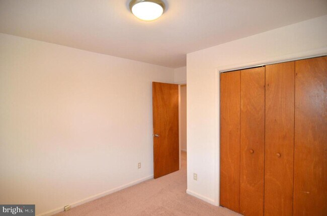 Building Photo - 22093 Spring Valley Dr