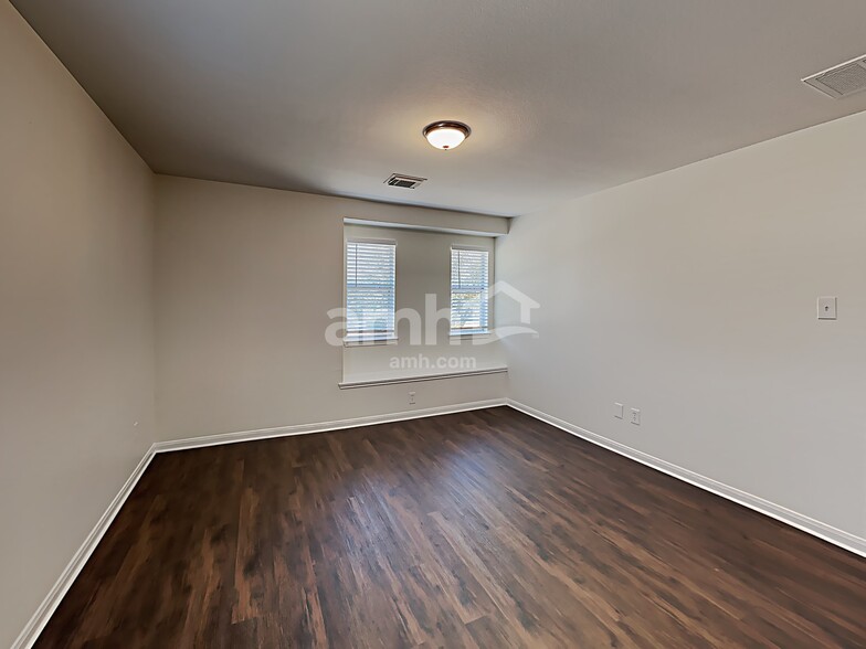 Building Photo - 18011 Shallow Leaf Ln