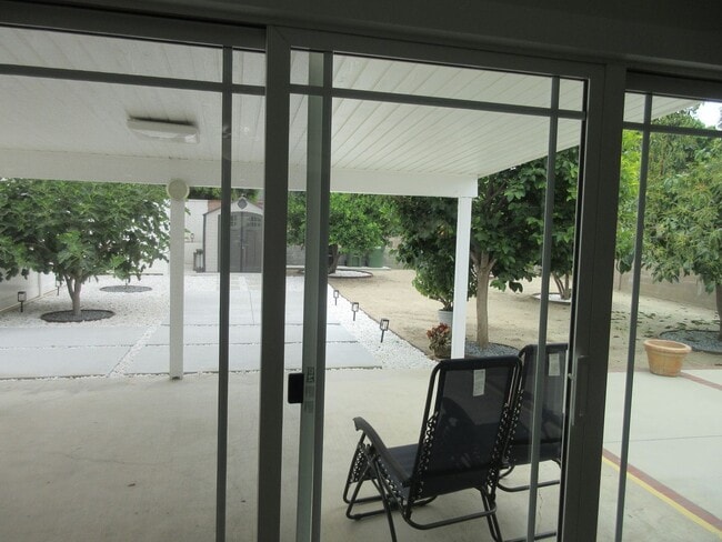 Building Photo - Beautifully updated Porter Ranch 3bed / 2 bath Home on Canby