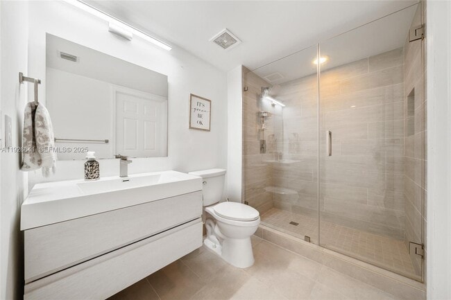 Building Photo - 1155 Brickell Bay Dr