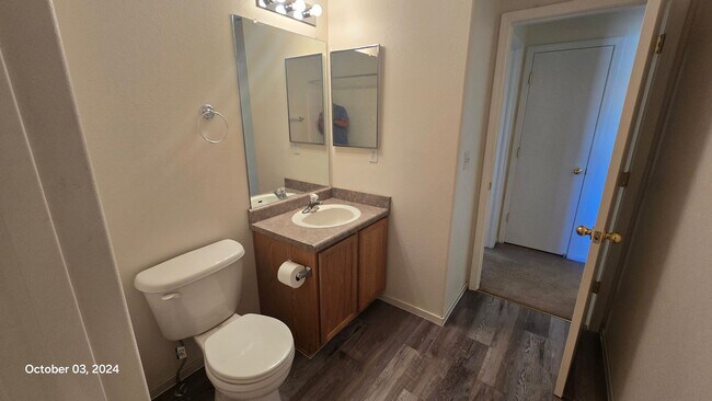 Building Photo - Spacious Two Story Townhome on Golf Course