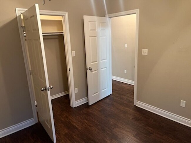Building Photo - 3940 Mobley Cir