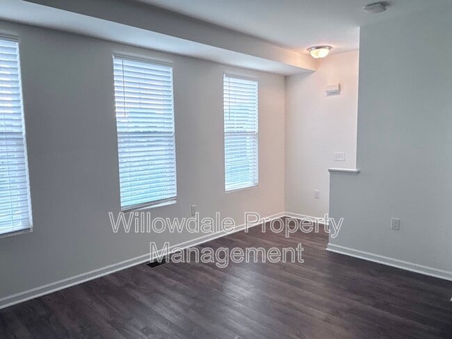 Building Photo - 416 Skymont Dr