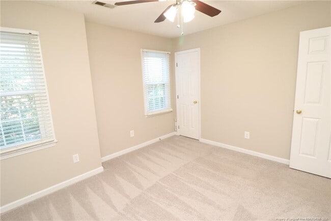 Building Photo - 211 Amberglow Pl