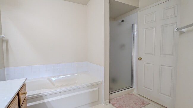 Building Photo - 937 Huntington Dr