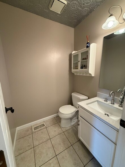 Building Photo - 7S478 Lynn Dr