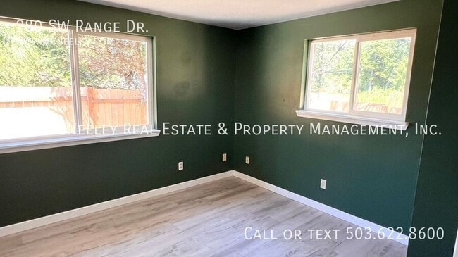 Building Photo - 280 SW Range Dr