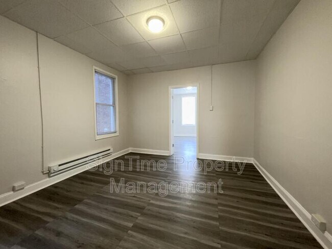 Building Photo - 664 N Prospect St