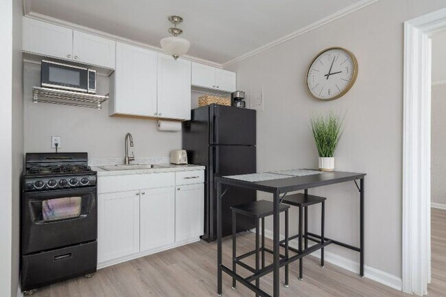 Building Photo - One Bedroom Across From Walking & Biking Trails in Fisher Park - Water & Parking Included