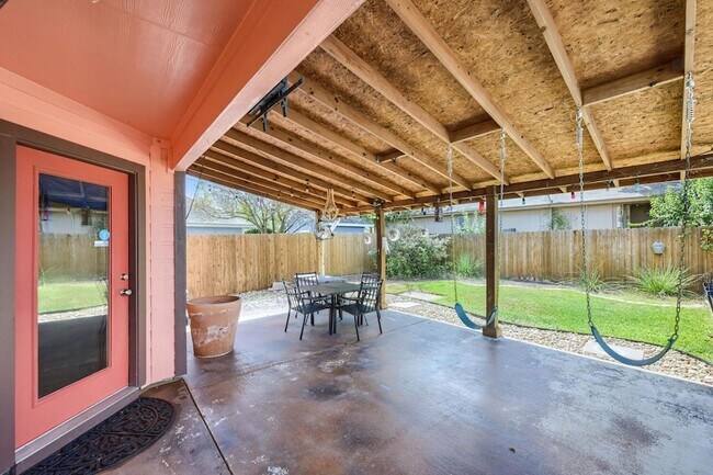 Building Photo - 7425 Thannas Way