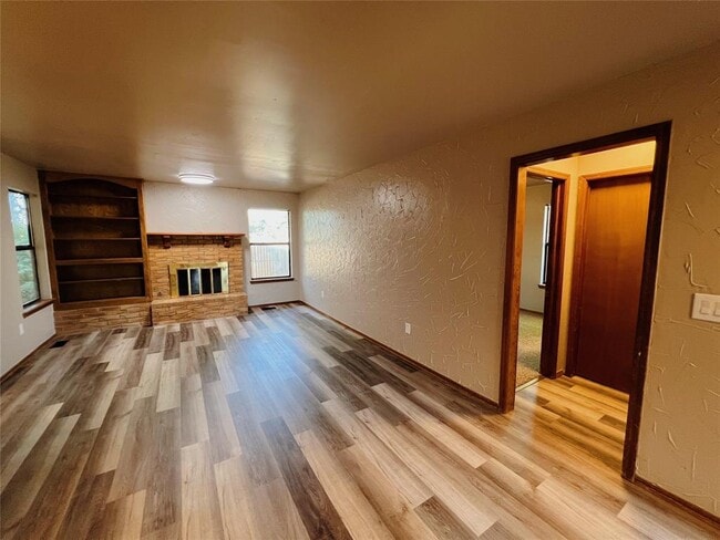 Building Photo - 213 Woodbridge Cir