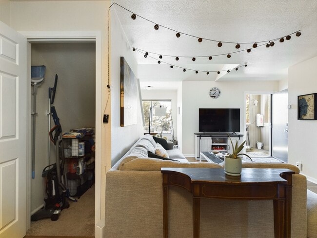 Building Photo - Remodeled 2-bedroom loft unit now available for rent!