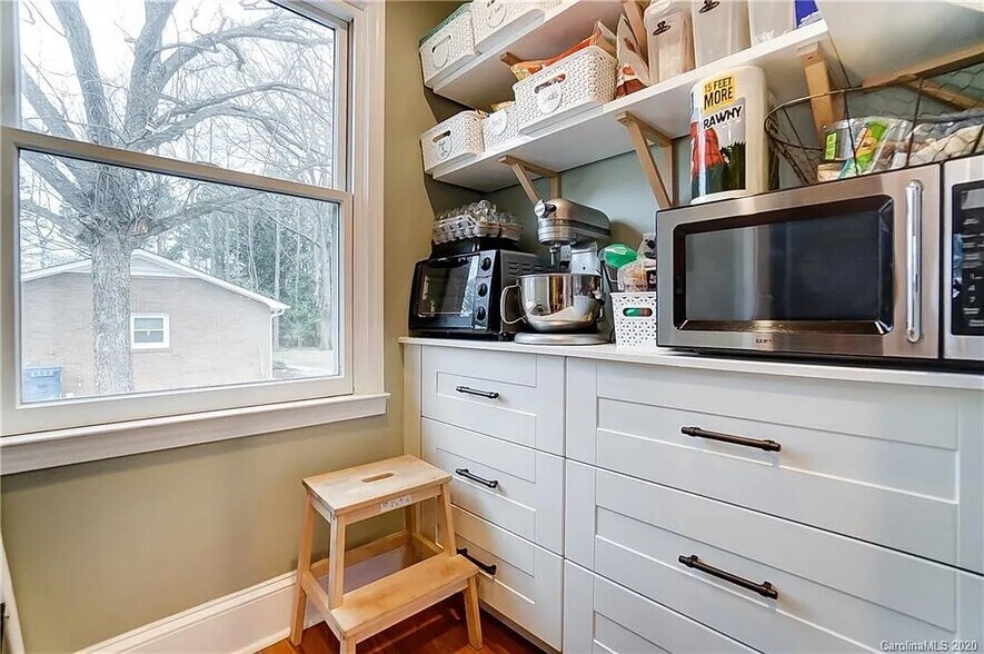 Building Photo - 10700 Forest Dr