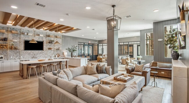 Building Photo - 1301 Leah Ave