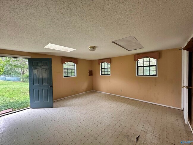 Building Photo - 13065 Hermosa Dr SW