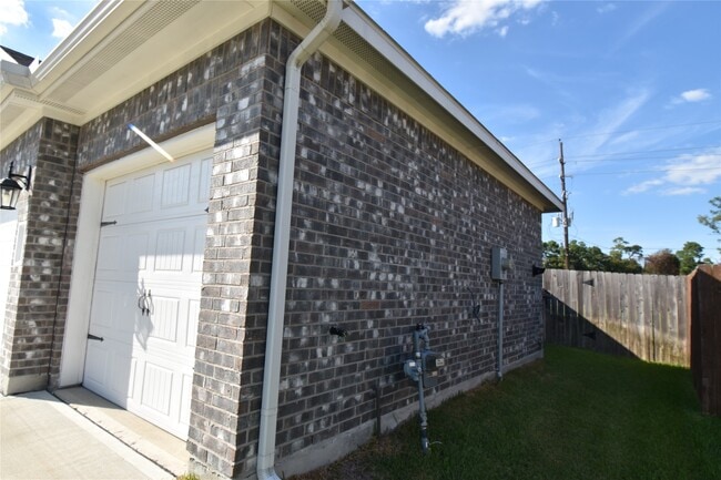 Building Photo - 5930 Dovershire Blf Wy