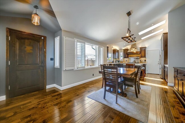 Building Photo - 2320 Rollingwood Dr