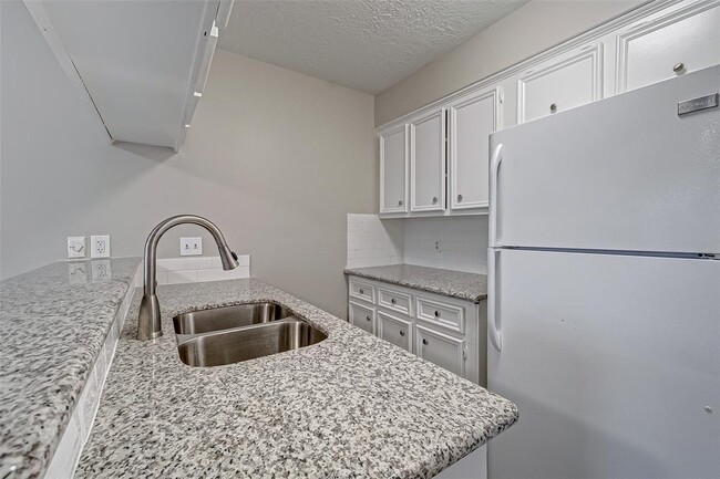 Building Photo - 11503 Meadow Ln