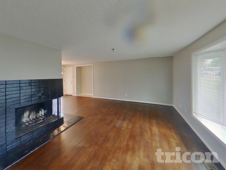 Building Photo - 6028 S 118th Pl