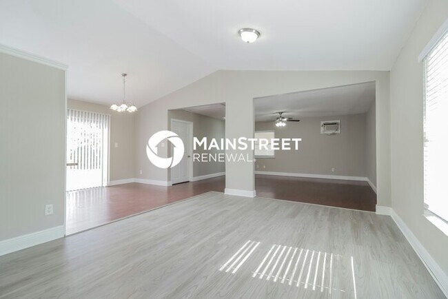 Building Photo - 3 Bedroom Pet-Friendly Home in Orlando, FL with Main Street Renewal