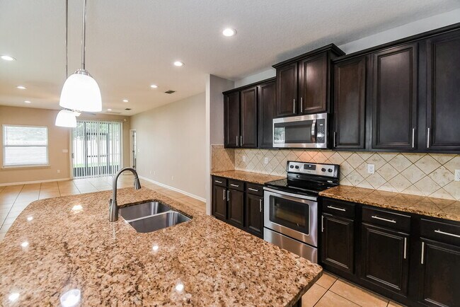 Building Photo - 623 Drysdale Dr