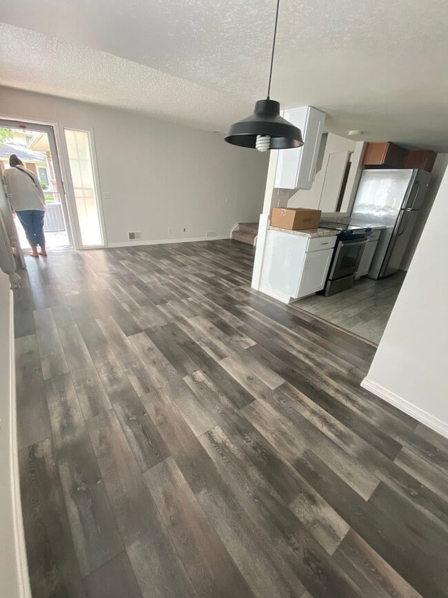 Building Photo - 9255 E Lehigh Ave