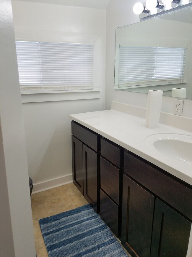 Building Photo - Grand Rapids, MI Downtown 2-Story Victorian-Style Cottage