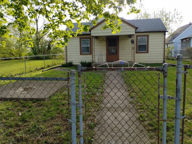 Primary Photo - 83 Miller Ave