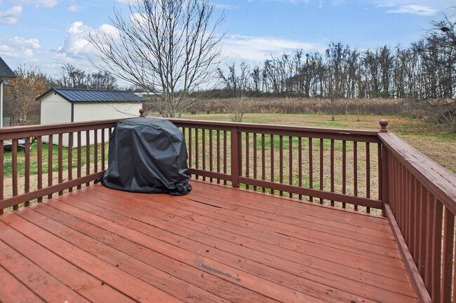 Building Photo - Pet Friendly Three Bedroom with Bonus!