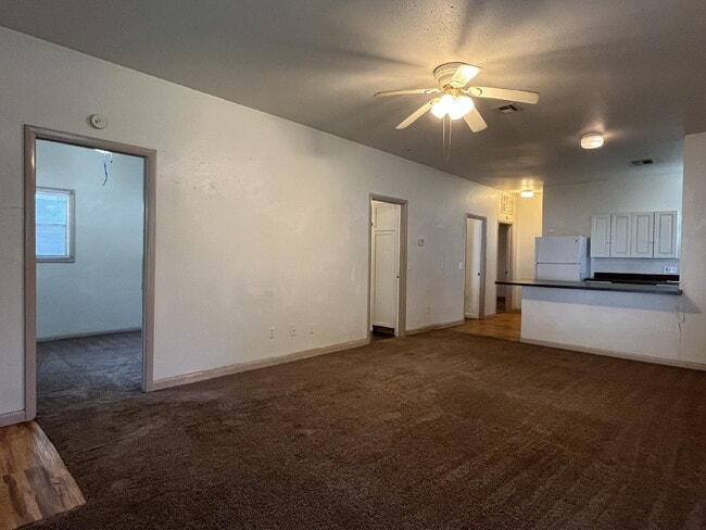 Building Photo - 3 Bedroom House for Lease!!