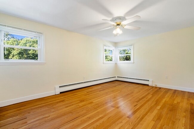 Building Photo - 27 Hermon St