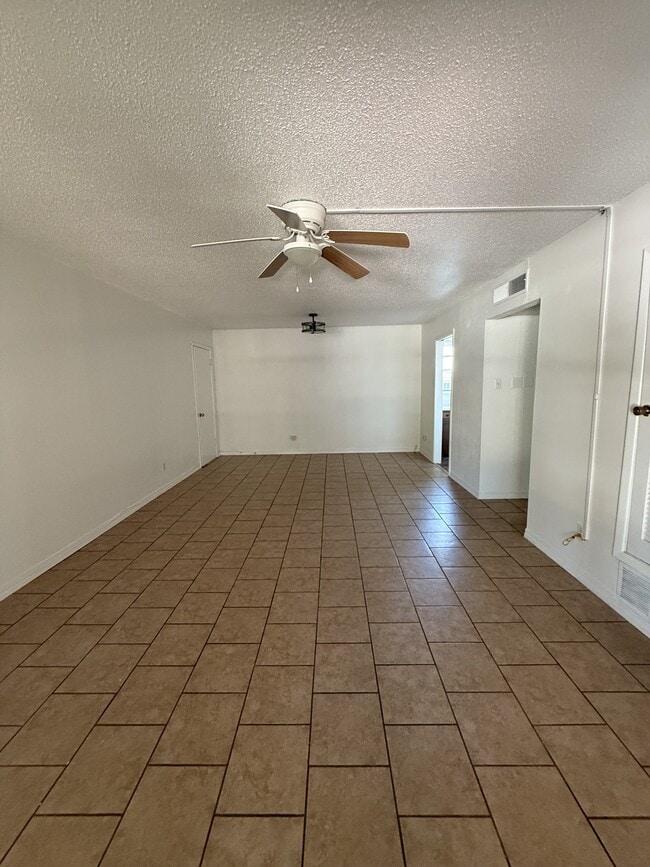 Building Photo - 6828 Escondido Dr