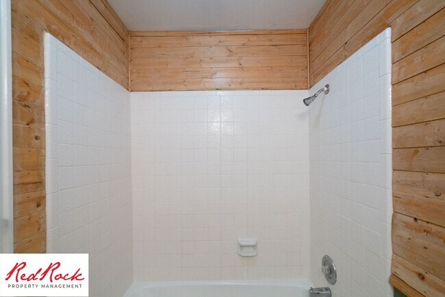 Building Photo - 237 N Scenic Dr W