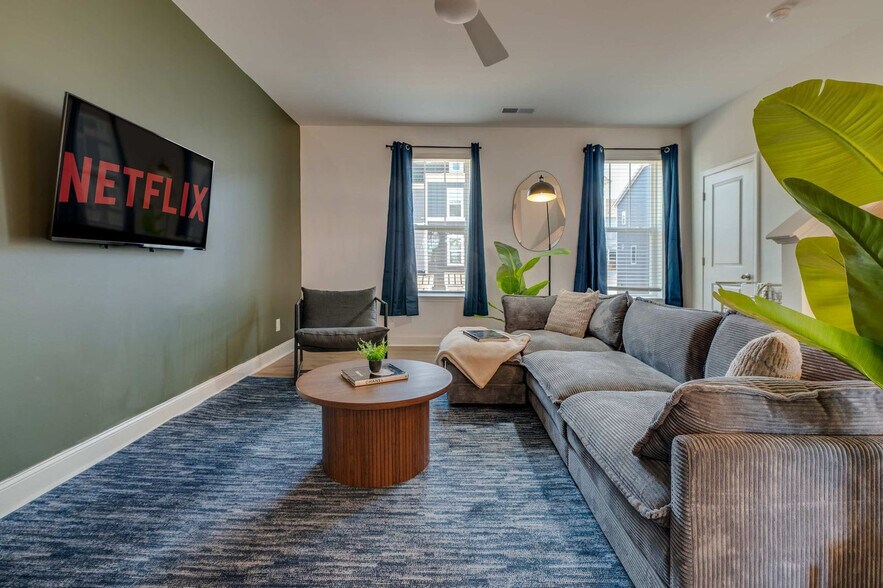 Building Photo - 1131 Fairway Green Ln