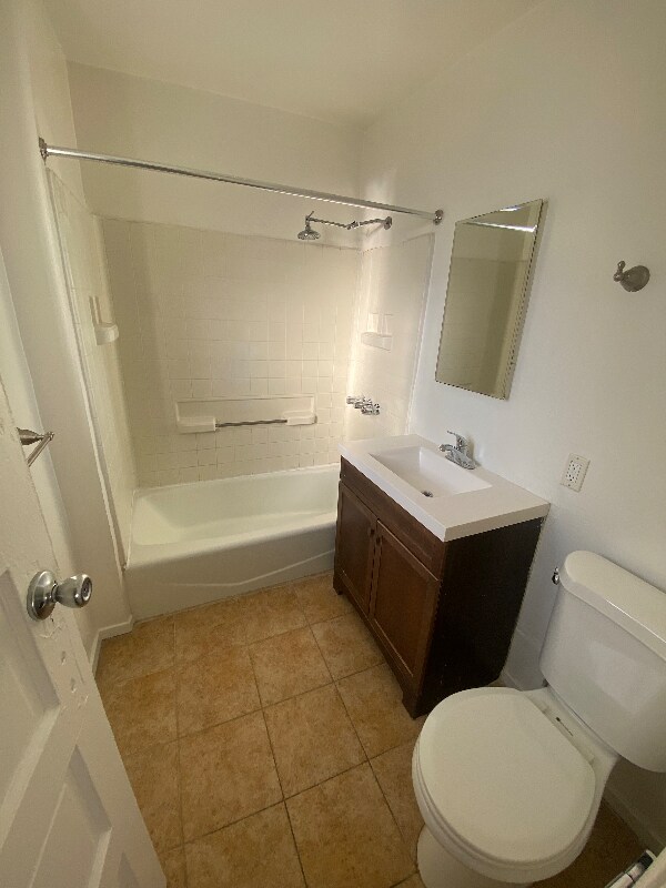 Building Photo - 725 S Osage Ave