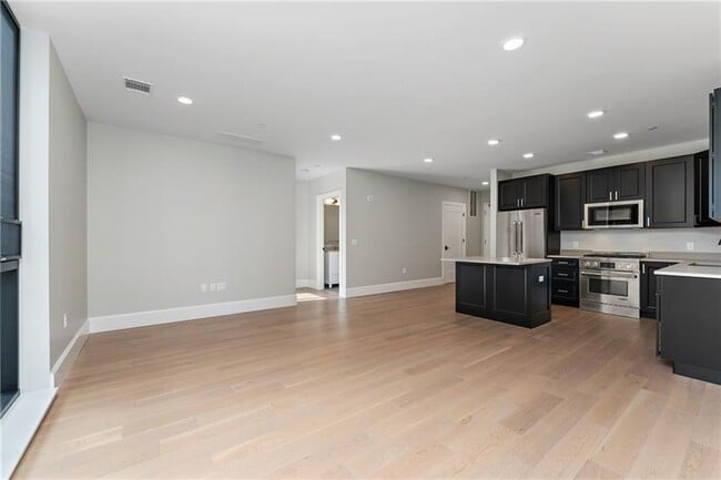 Building Photo - 350 Oliver Ave