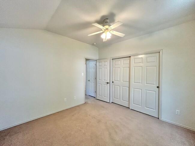 Building Photo - Charming 3/BR 2/BA One-Level Home with Fen...