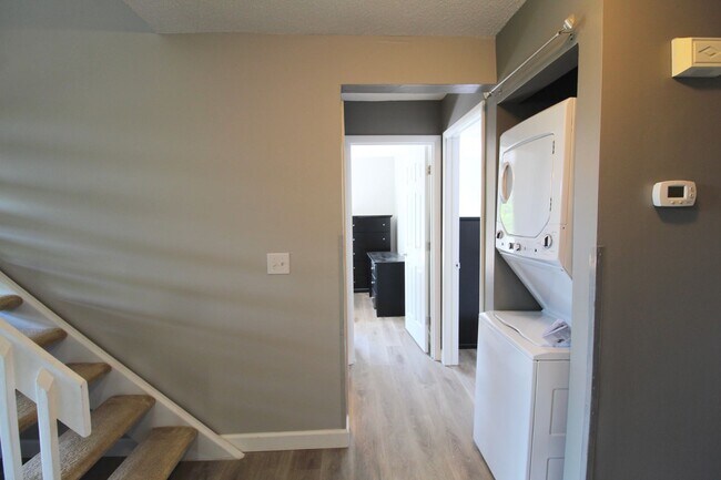 Building Photo - 1348 Hunters Rd